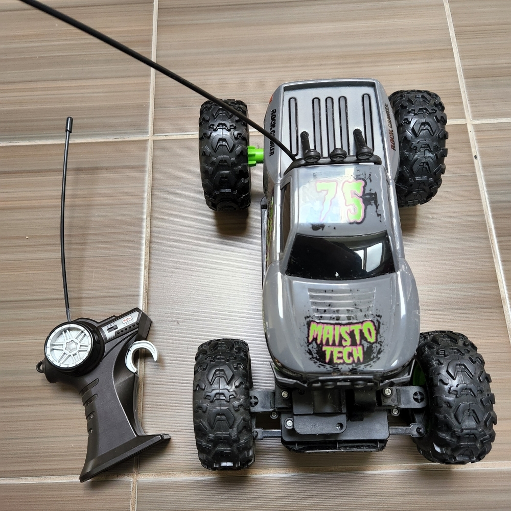 Maisto Remote Control Rock Crawler ~BLACK/GREEN